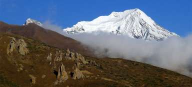 Ascent to chorten over Bhardoche