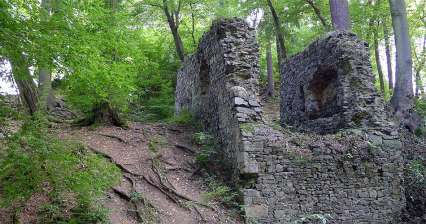 Besichtigung der Ruinen von Zbořený Kostelec