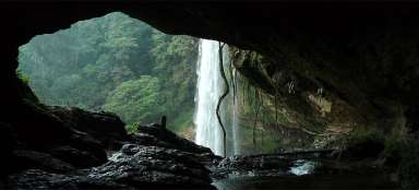 Besichtigung des Wasserfalls Misol-ha