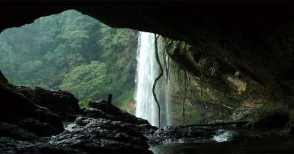 Besichtigung des Wasserfalls Misol-ha