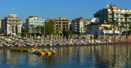 Marmaris의 해변과 산책로