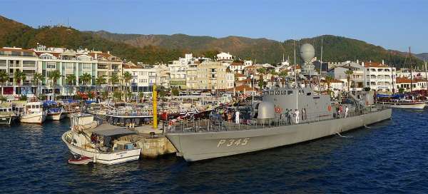 Walk in the port in Marmaris: Safety