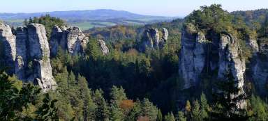 Wanderung durch die Felsenstadt Hruboskalský
