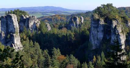 Wanderung durch die Felsenstadt Hruboskalský