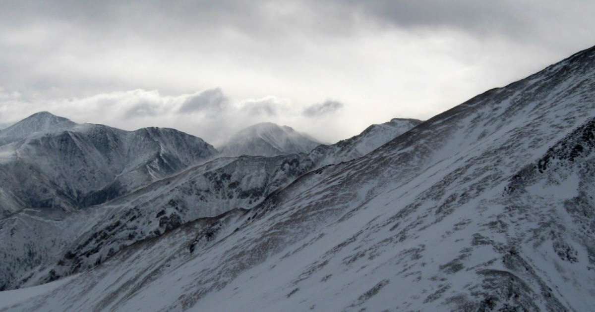 Hřeben se sedlem Gorelova - Aklimatizační výlet v oblasti Munku-Sard |  Gigaplaces.com