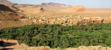 Outlook road to Oasis of Tineghir