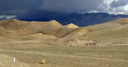 Drive across Tong la to Nepal