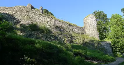Wycieczka po ruinach zamku Kumburk